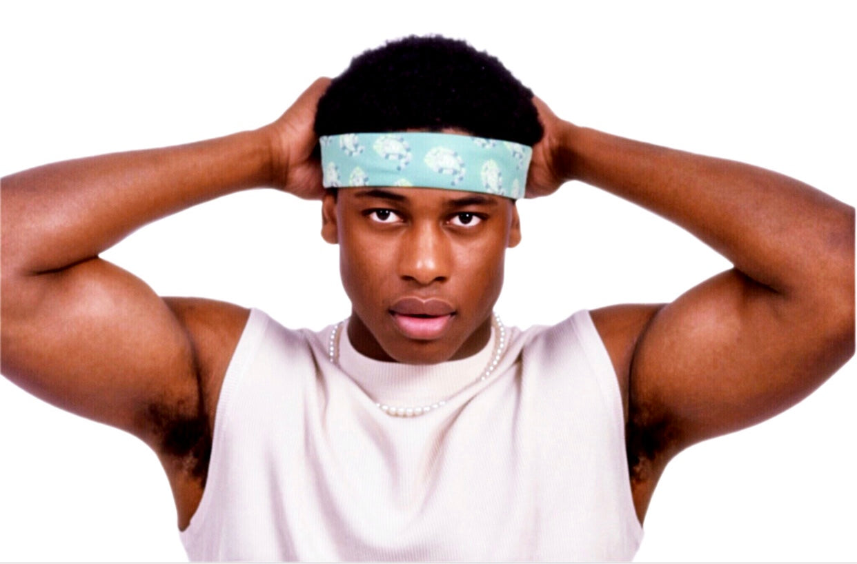 homme noir porte un bandana vert paisley coton Valrôme made in France motif provencaux