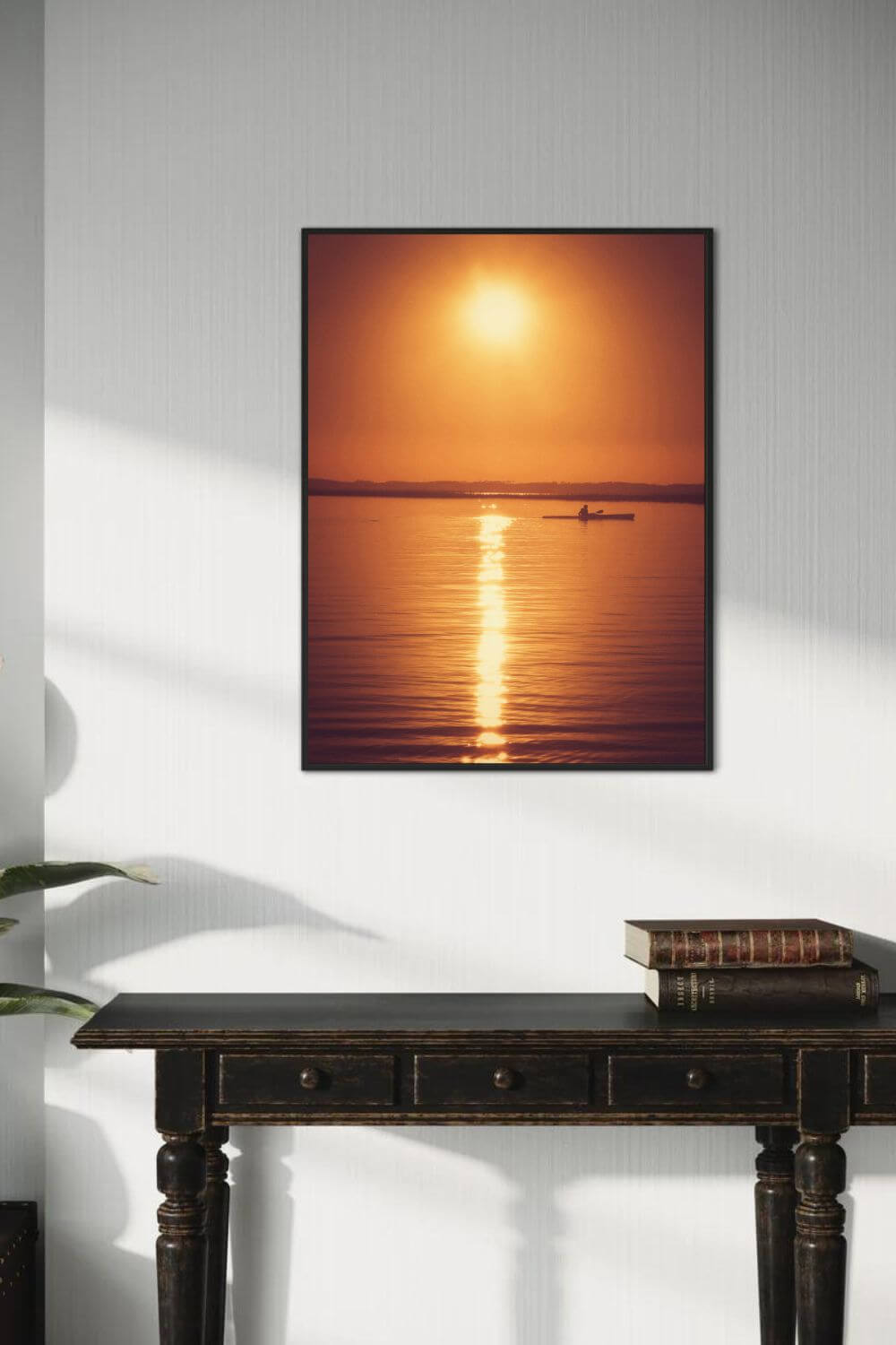 Tirage photo fine art coucher de soleil au lac de Sanguinet avec kayakiste silhouette sur eau dorée