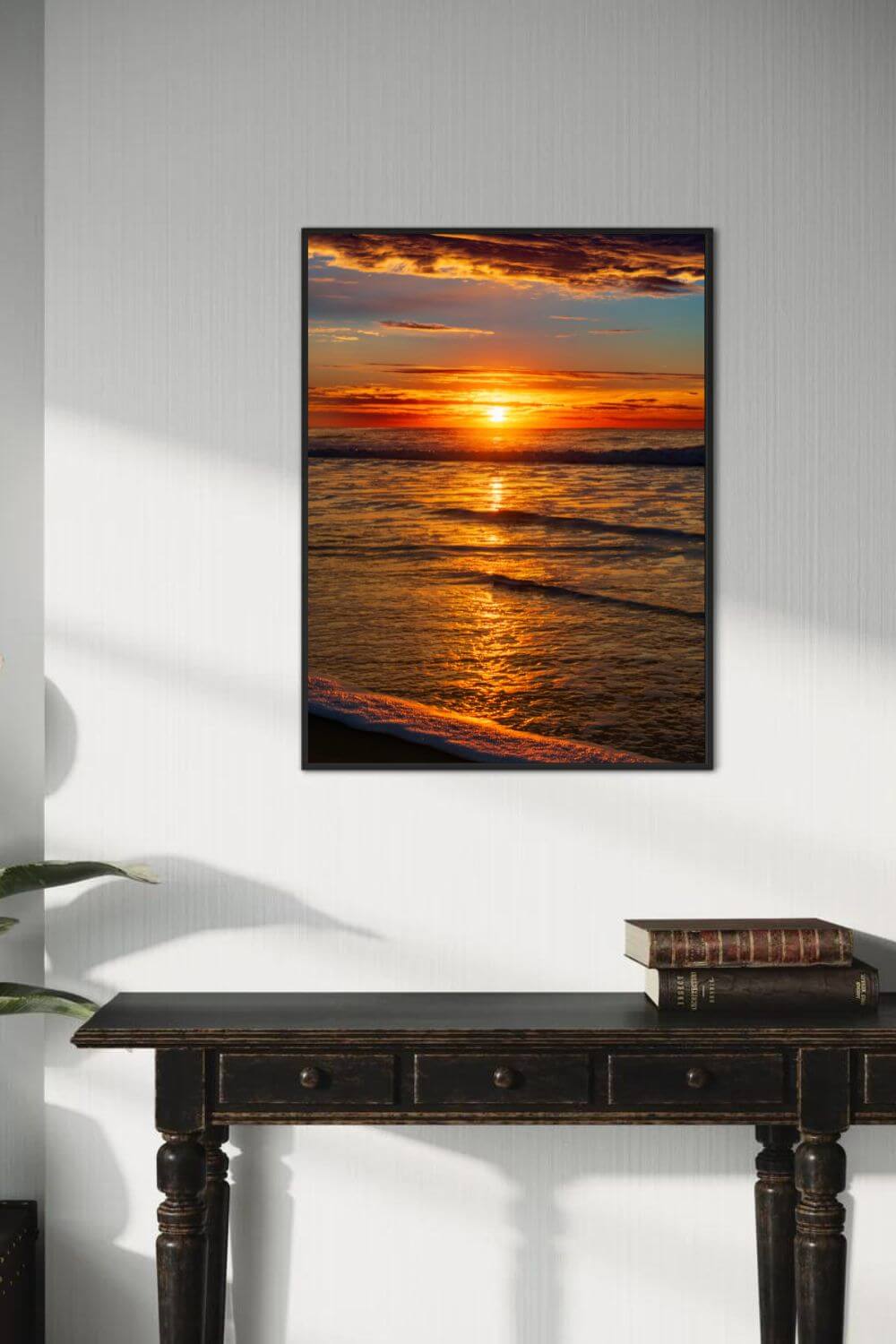 Tirage photo fine art coucher de soleil sur l’océan avec reflets dorés et ciel nuageux