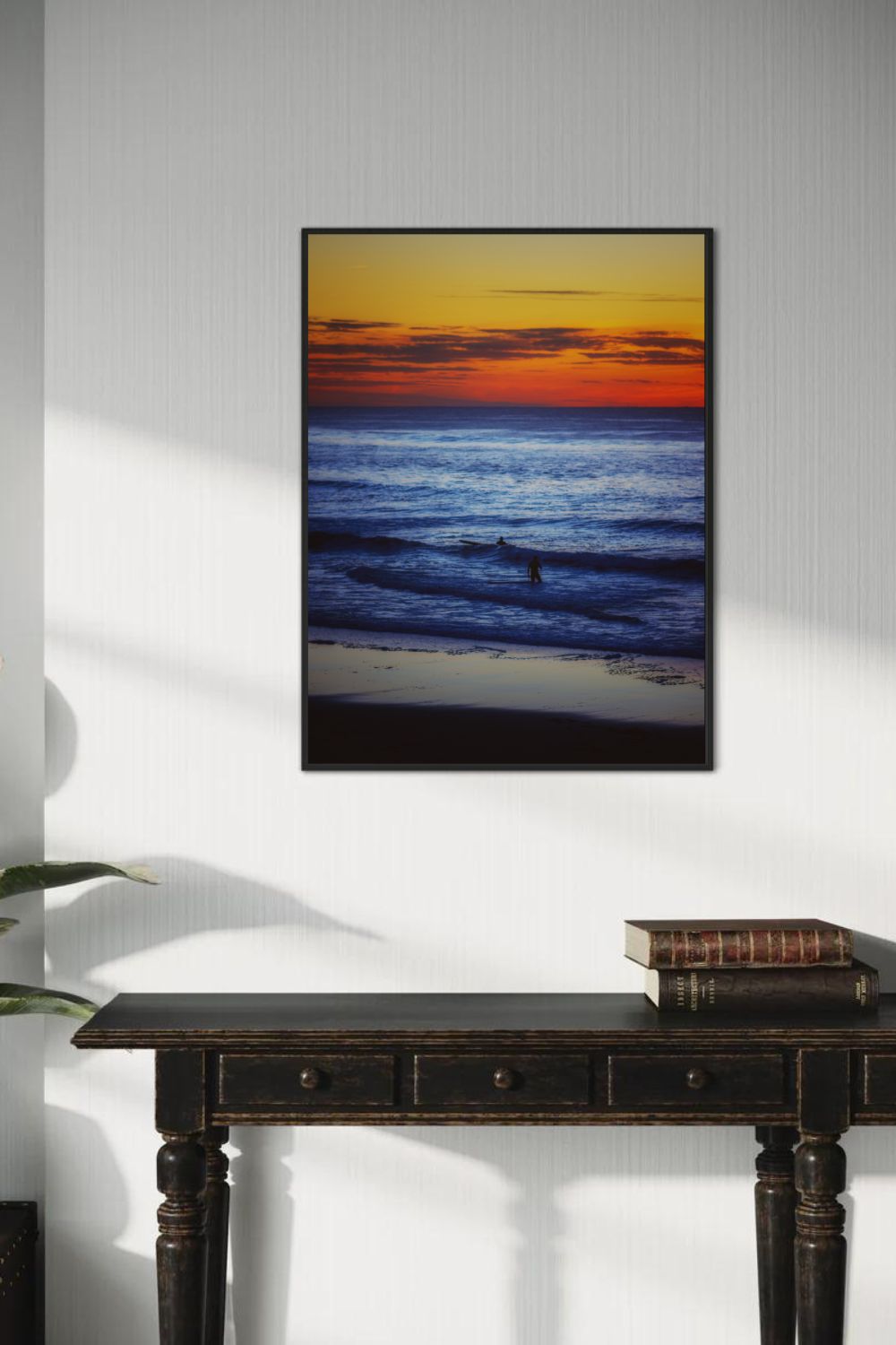 Tirage photo fine art coucher de soleil à Biscarrosse Plage avec surfeur et reflets colorés sur l’eau