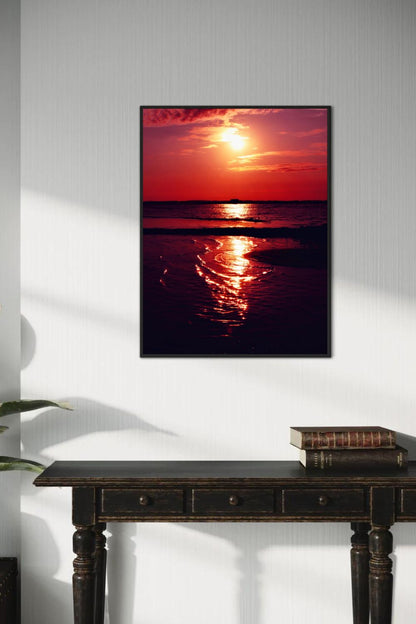 Tirage photo fine art coucher de soleil rouge au lac de Sanguinet avec reflets sur l'eau et cabane sur pilotis en silhouette