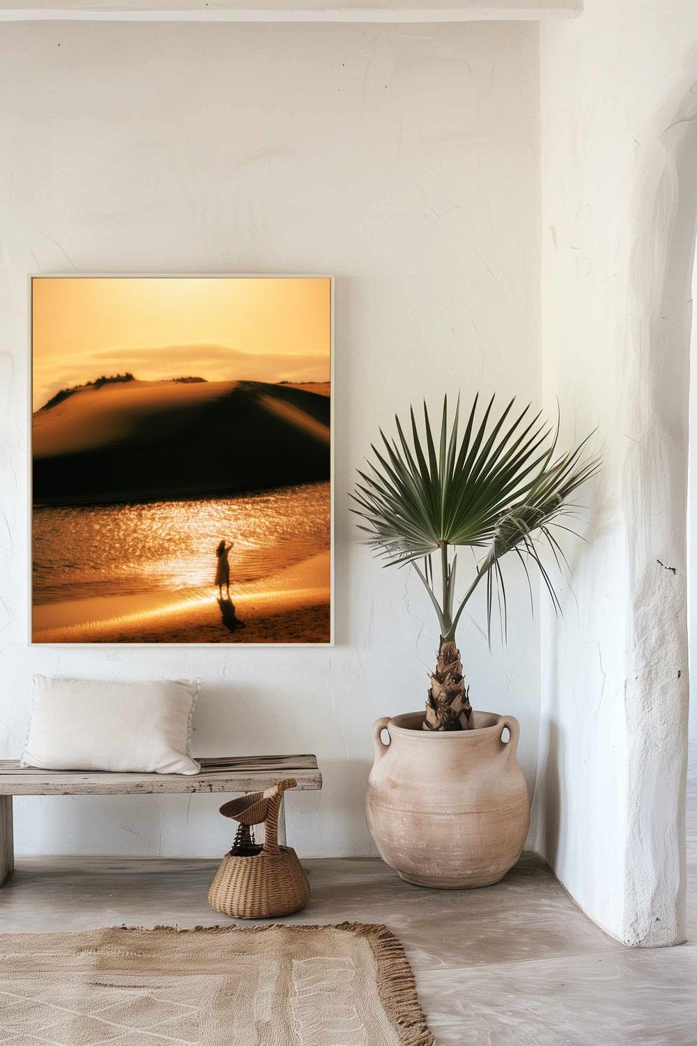 Tirage photo fine art coucher de soleil sur les dunes au Courant d’Huchet avec silhouette d'une femme et reflets dorés sur l’eau 