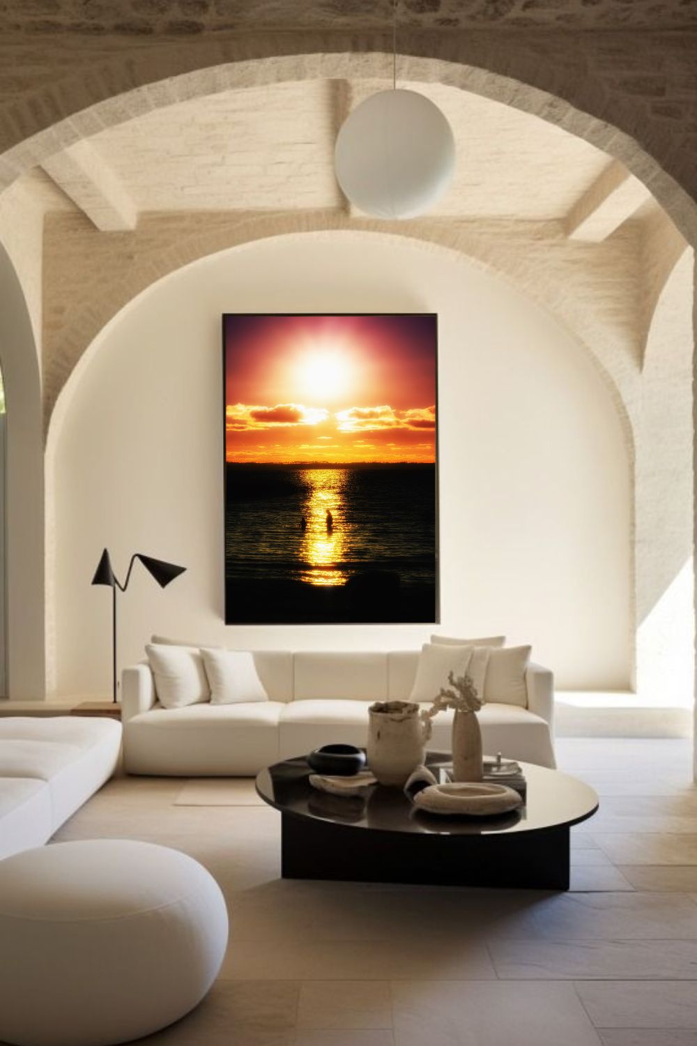 Tirage photo fine art coucher de soleil au lac de Sanguinet avec deux silhouettes dans l’eau et reflets doré