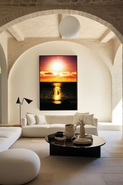 Tirage photo fine art coucher de soleil au lac de Sanguinet avec deux silhouettes dans l’eau et reflets doré