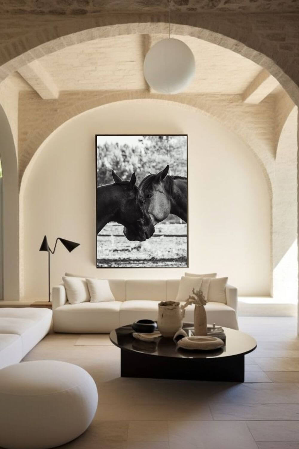 Tirage photo fine art noir et blanc de deux chevaux en symétrie, têtes rapprochée