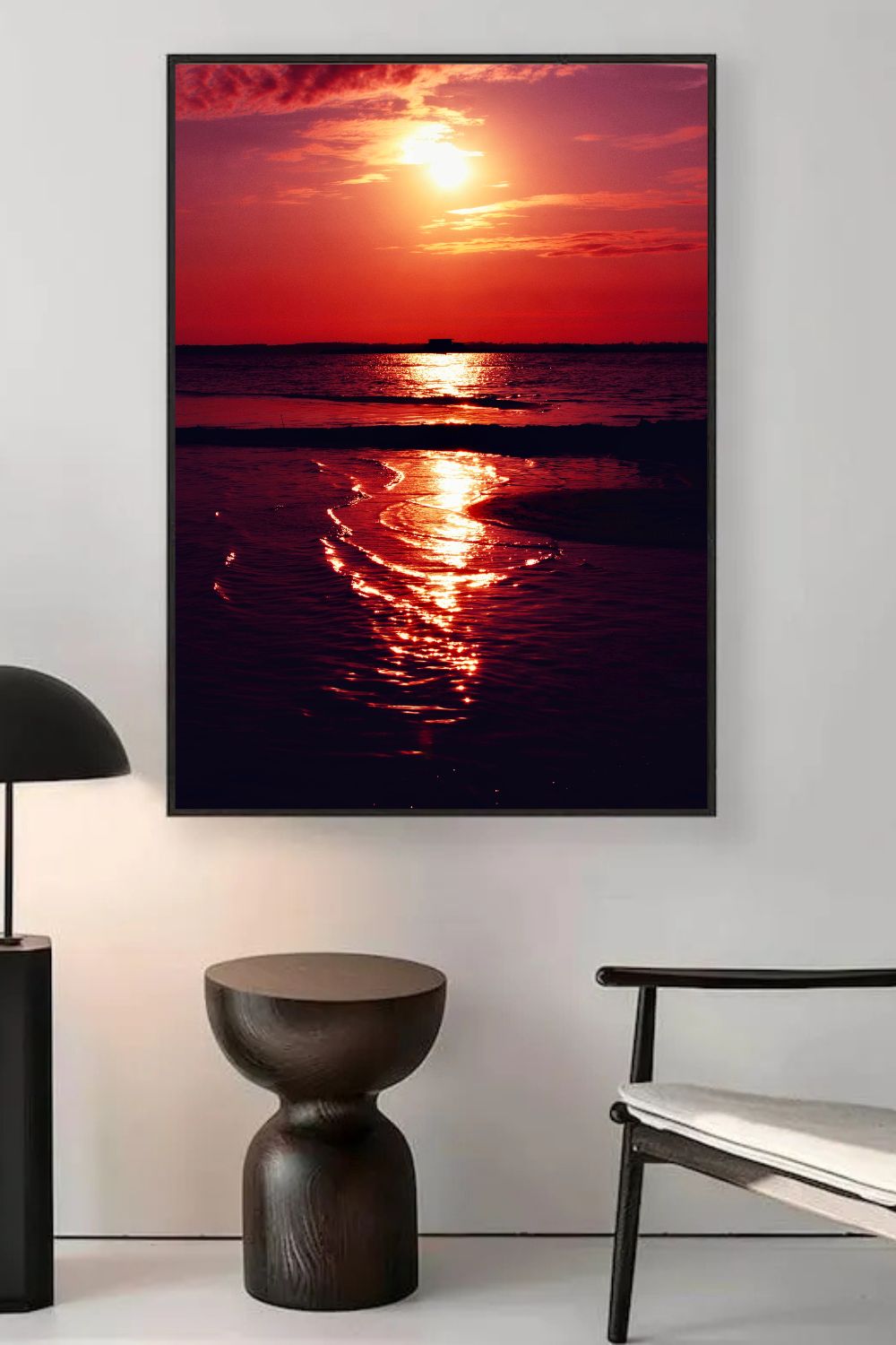 Tirage photo fine art coucher de soleil rouge au lac de Sanguinet avec reflets sur l'eau et cabane sur pilotis en silhouette