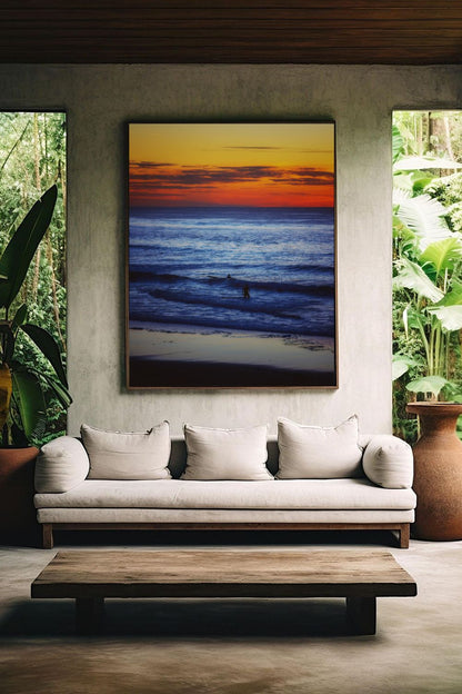 Tirage photo fine art coucher de soleil à Biscarrosse Plage avec surfeur et reflets colorés sur l’eau