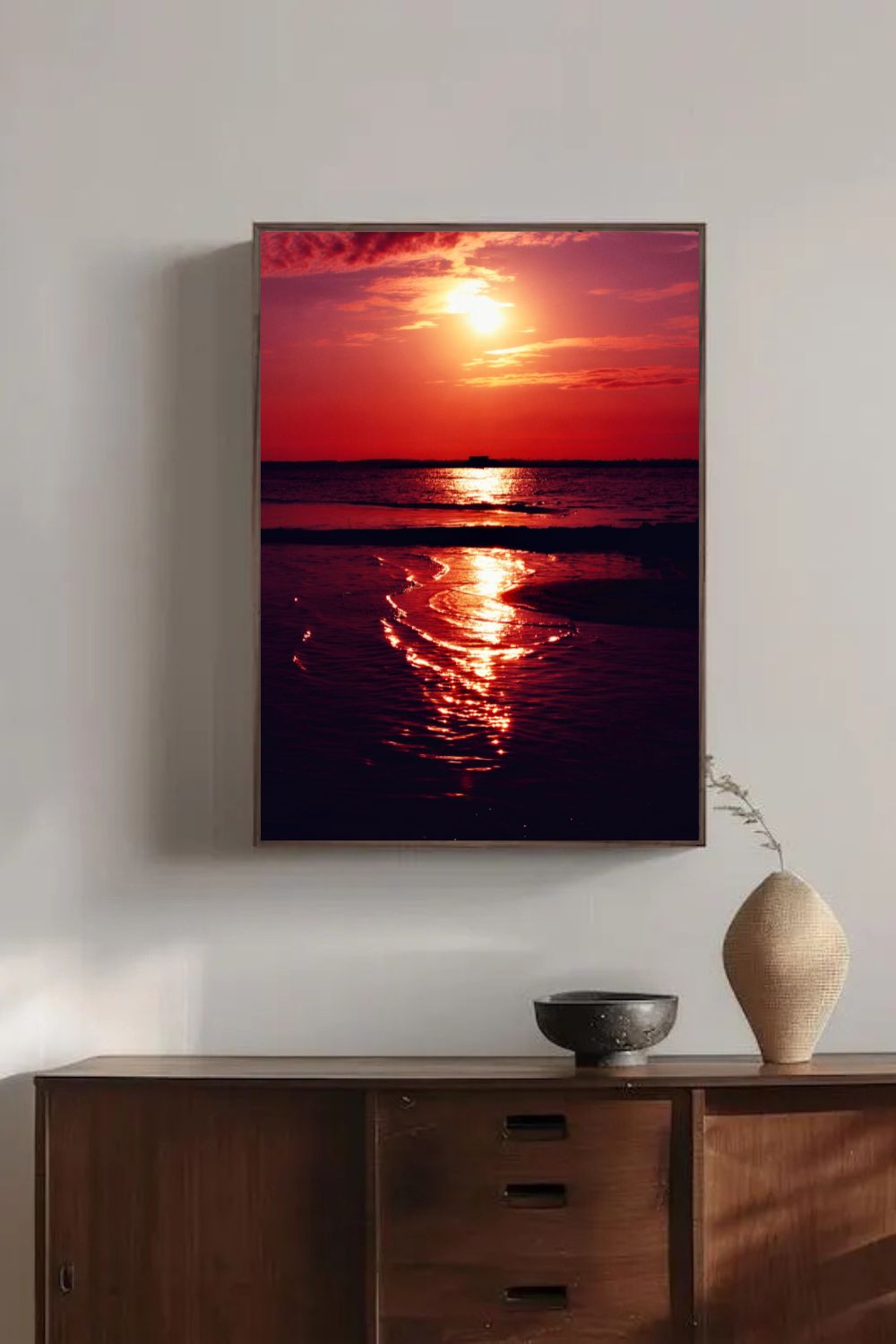 Tirage photo fine art coucher de soleil rouge au lac de Sanguinet avec reflets sur l'eau et cabane sur pilotis en silhouette