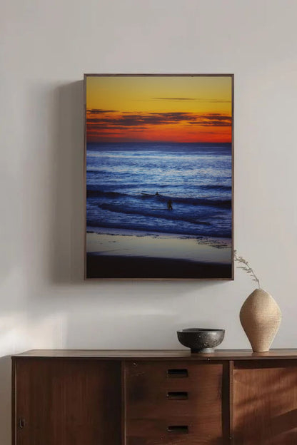 Tirage photo fine art coucher de soleil à Biscarrosse Plage avec surfeur et reflets colorés sur l’eau