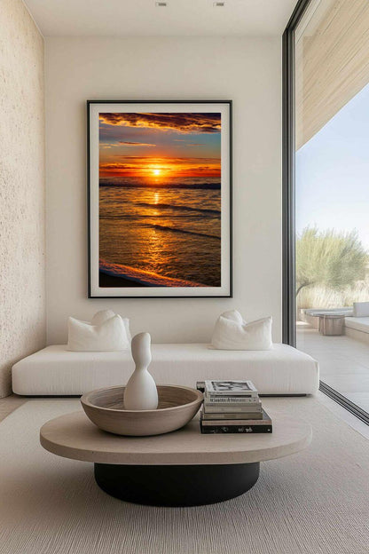 Tirage photo fine art coucher de soleil sur l’océan avec reflets dorés et ciel nuageux