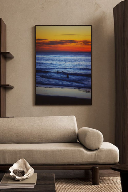 Tirage photo fine art coucher de soleil à Biscarrosse Plage avec surfeur et reflets colorés sur l’eau